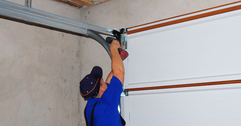 Garage Doors Technicians Near Lysander NY 13027